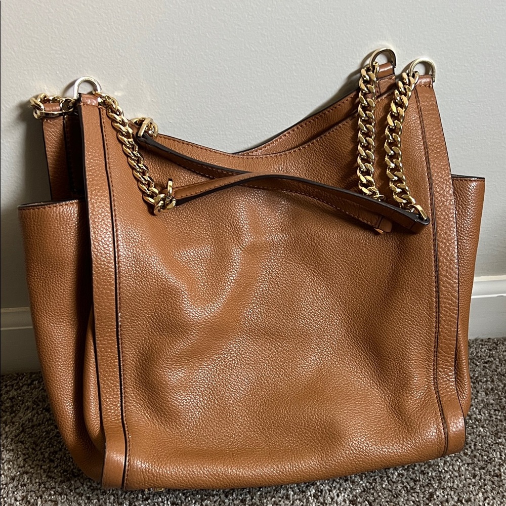 Michael Kors Tan Leather Shoulder Bag with Gold Chain - Picture 4 of 15
